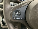ステアリングスイッチがついていますので、オーディオのチャンネル変更、ボリューム、ジャンル変更が操作可能です。ハンドルから手を離さず安全に操作できます。