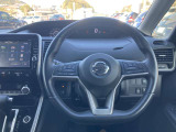 ハンドルには各種スイッチがありますが、運転中でも操作がしやすくなっております。