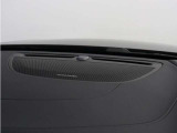 【harman/kardon】身体に伝わる重低音を生み出すエアベンチレーテッドサブウーファーを含む14個の高音質スピーカーにより、目の前で演奏されているかのような臨場感を体験できます。