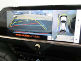 パノラミックビューモニター付きです。車両を上から見たような映像をディスプレイオーディオ画面に表示、運転席からの目線だけでは見にくい、車両周辺の状況をリアルタイムでしっかり確認できます。