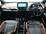運転席・インパネ周りは水平基調となっており、ドイツ車らしいシンプルで飽きの来ないデザインとなっております。