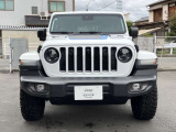 「どこにでも行ける。何でもできる。」Jeepに息づく自由の精神はその素晴らしい性能で、Jeepだから辿り着ける未知なる世界へ誘い心と身体を開放します。
