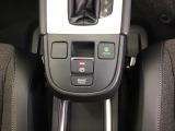 パーキングブレーキはスマートな電子制御式と合わせて渋滞時等にブレーキペダルから足を離しても停車状態を保持してくれるオートブレーキホールド機能で運転が楽になります。スタートはアクセルペダルを踏むだけ