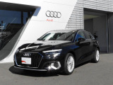 シングルフレームに燦然と輝くAudiのシンボルである4つの輪。4つの自動車メーカーが手を組み、Auto Unionを設立したことに由来します。