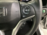 ハンドルにHondaセンシング系のクルーズコントロールやレーンキープアシストなどのスイッチと、オーディオの操作スイッチが装備されています。ハンドルから手を離さず安全に操作できます。