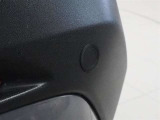 コーナーセンサーを車の前後に装備。障害物までの距離に応じて警告音を変えてお知らせ。縦列駐車時や駐車場・車庫などでの取り回しをサポートします