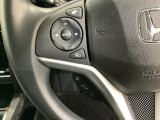 ステアリングスイッチがついていますので、オーディオのチャンネル変更、ボリューム、ジャンル変更が操作可能です。ハンドルから手を離さず安全に操作できます。