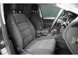 【内外装のリフレッシュ】”Das Welt Auto”独自の項目チェックに基づき、入念に車両チェックとクリーニングを実施。美しく高品質なお車をご提供します。