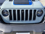 「どこにでも行ける。何でもできる。」Jeepに息づく自由の精神はその素晴らしい性能で、Jeepだから辿り着ける未知なる世界へ誘い心と身体を開放します。