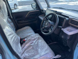 運転席はくつろぎのプライベート空間! 車内をクリーニングしてお待ちしております!
