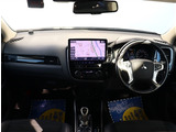 お車選びをお楽しみ頂けるよう、在庫車の展示スペースを十分に確保しております。