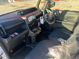 運転席はくつろぎのプライベート空間! 車内をクリーニングしてお待ちしております!