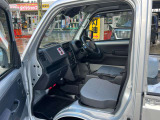 大事な人を乗せることが多い助手席です!安全運転を心がけましょう。