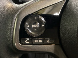 ステアリングスイッチがついていますので、オーディオのチャンネル変更、ボリューム、ジャンル変更が操作可能です。ハンドルから手を離さず安全に操作できます。