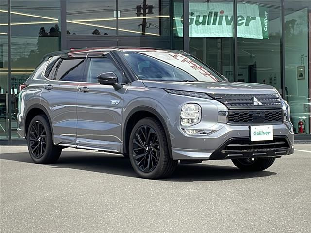 アウトランダー PHEV 2.4 ブラック エディション 4WD 4WD サンルーフ