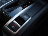 電子パーキング&ブレーキホールド機能も装備されており、より一層の安全運転をサポートいたします♪