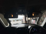 小さい鏡もついていますので、ちょっとしたお化粧直しにも★