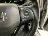 ハンドルにHondaセンシング系のクルーズコントロールやレーンキープアシストなどの操作スイッチが装備されています。ハンドルから手を離さず安全に操作できます。