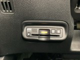 ハンドルの左下にETCがついています。高速道路の料金所の通過も楽々です!。カードの取り出しもしやすい場所についています。