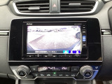 ガイド線表示機能付きのバックカメラで、バックでの車庫入れも安心です。