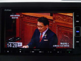 フルセグTV機能が付いておりますので、待ち時間等に高画質なテレビ視聴が出来ます。※少数与党となった今こそ、政治を国民の手に取り戻す時。