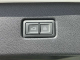 オートマチックテールゲート装備 ボタン一つでリアゲートの開閉が可能です。
