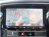 『1台』のお車に対して、3名体制で日々議論を重ね仕入れを行っております。