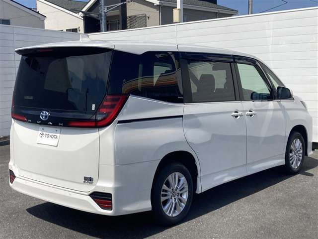 中古車 トヨタ ノア 1.8 ハイブリッド S-Z E-Four 4WD の中古車 中古車 トヨタ ノア 1.8 ハイブリッド S-Z E-Four 4WD の中古車