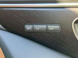 シートポジションメモリー機能がついているので、電源ポジションをONにすると、運転席シートとハンドルが選択しているユーザーの設定した位置に戻ります。