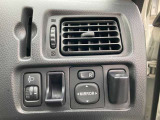 タイヤの相談も承ります。スタッドレス⇔ノーマルの履き替えはもちろん。溝が減ってきた、雨の日に不安を感じるお客様も一度ご相談ください。しっかりとご説明させていただきます。
