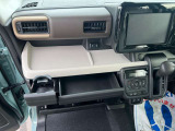 グローブボックスです!車内の収納力もある車です!