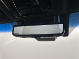 【デジタルインナーミラー(前後方録画機能付)】車両後方カメラの映像をルームミラーに映すことが出来ます。 ドライブレコーダー機能もあり、まさに一石二鳥!