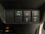 Hondaセンシング用の、VSA(ABS+TCS+横滑り抑制)解除とレーンキープアシストシステムのメインスイッチなどはハンドルの右側に装備しています。
