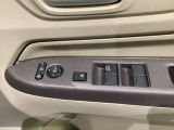 パワーウインドウは運転席でドア4枚とも上下の操作ができるようになっています。子供さんが勝手に操作できないようにロックすることも可能です。