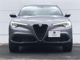 専任スタッフにより、外装はポリッシャーでの磨き仕上げ。