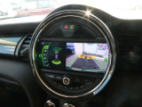 パークアイスト装備で駐車をサポートしてくれます♪バックカメラも装備されているので安心です!!