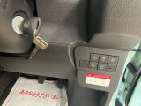 リモコンのボタンを押すだけで、ドアロックの施錠/解錠ができるキーレスエントリー☆