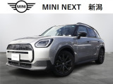 モダンで力強いフォルムへと進化した新型カントリーマン。電気自動車(BEV)ならではの静かでスムーズな走りと、SUVらしい存在感を両立しています。洗練された新色のボディカラーも魅力です。