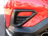 RAB(後退時ブレーキアシスト)搭載車両 後退時、車体後部に装着されたソナーセンサーが障害物を検知。衝突回避または被害を軽減します。