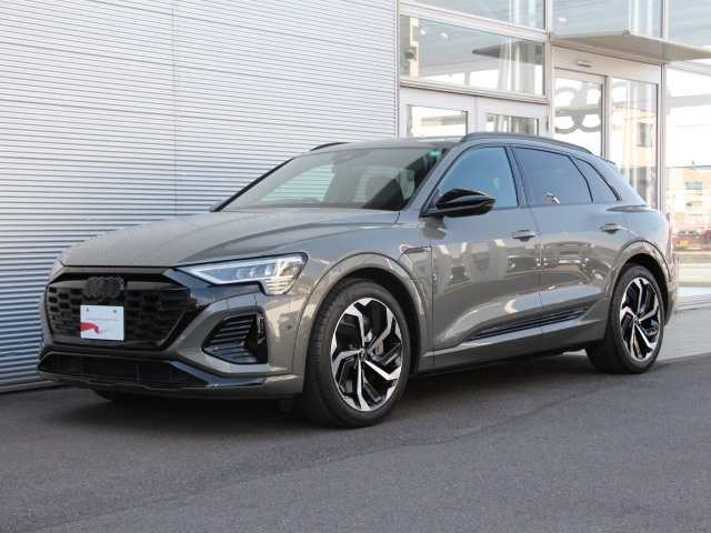 Q8 e-tron 55 クワトロ Sライン 4WD 