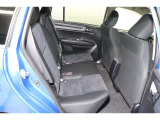 後席シートは分割可倒式。乗せる荷物や乗車人数に合わせて片側ずつ倒すことが出来ます。
