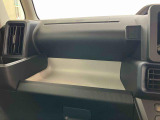 たとえばダイハツのお店にある、たくさんのスマアシ搭載車は、正常に作動する事をしっかり確認します。