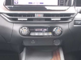 【オートエアコン】風量や風向を自動で調整してくれるのでロングドライブも快適にお過ごしいただけます♪