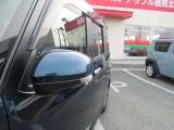 【ウインカーミラー】車両幅方向において外側にレイアウトされるので、第三者が視認しやすい位置です。
