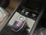 電動パーキングブレーキを指先で作動・解除できます!