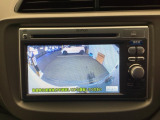 後方確認はお任せ! リアカメラ装備でバック駐車をサポートします。