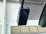 【ドライブレコーダー】映像・音声などの運転中の記録を残します。事故などを起こした起こされた時の証拠になりえますので、もしも時でも安心ですね。