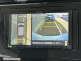パノラミックビューモニター★映像で、見づらい障害物の確認をサポート!車両の前後左右に搭載した4つのカメラにより、クルマを真上から見ているような映像を表示★