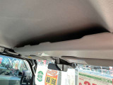オーバーヘッドシェルフ。天井にも収納があるため、作業で使う手袋などを入れておくことができます。