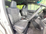 運転席シート廻りは使用感も少なく、良好な状態となっています。前オーナー様が丁寧に使っていたことがよくわかりますね。